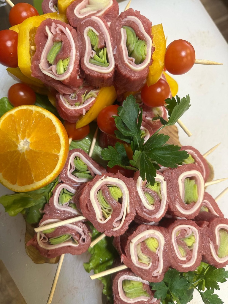 Espetadas de Vitela, Bacon, Queijo e Alho Francês